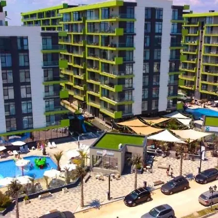 Turquoise In & Pool Mamaia Nord Apartament *