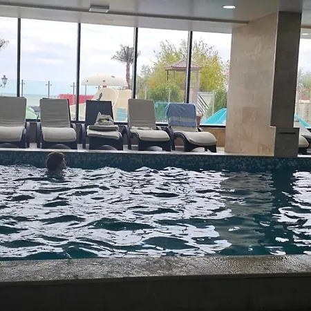 Apartament Turquoise In & Pool Mamaia Nord