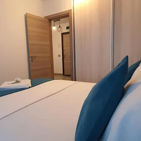 Turquoise In & Pool Mamaia Nord Apartment Navodari