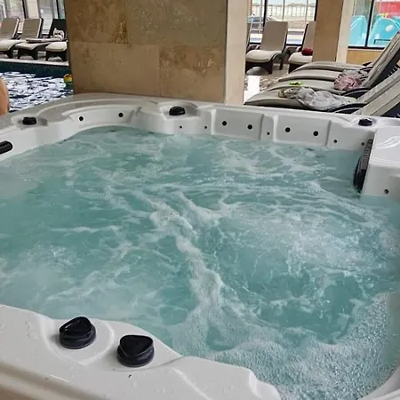 Turquoise In & Pool Mamaia Nord
